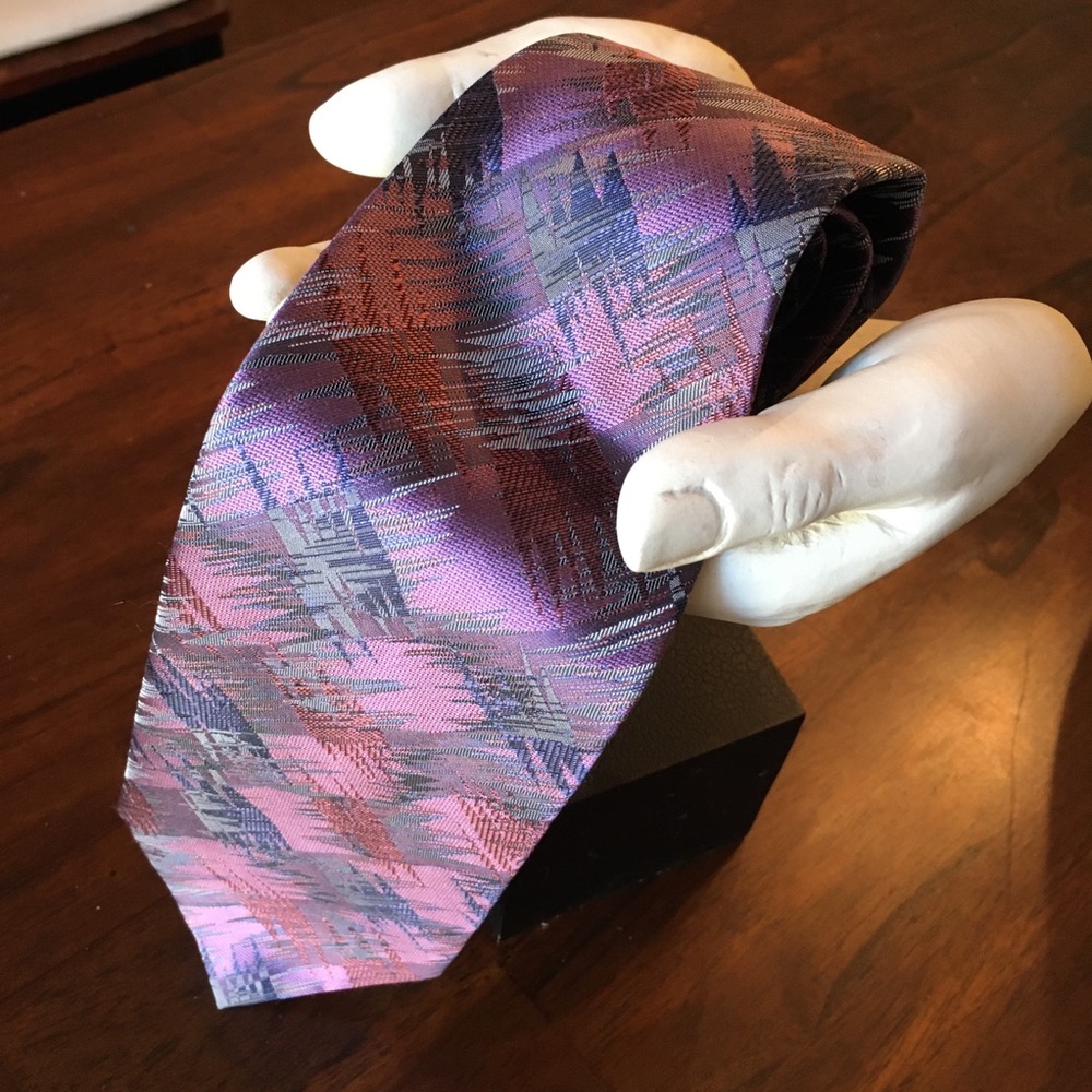 Jhane Barnes 100% silk hand sewn tie